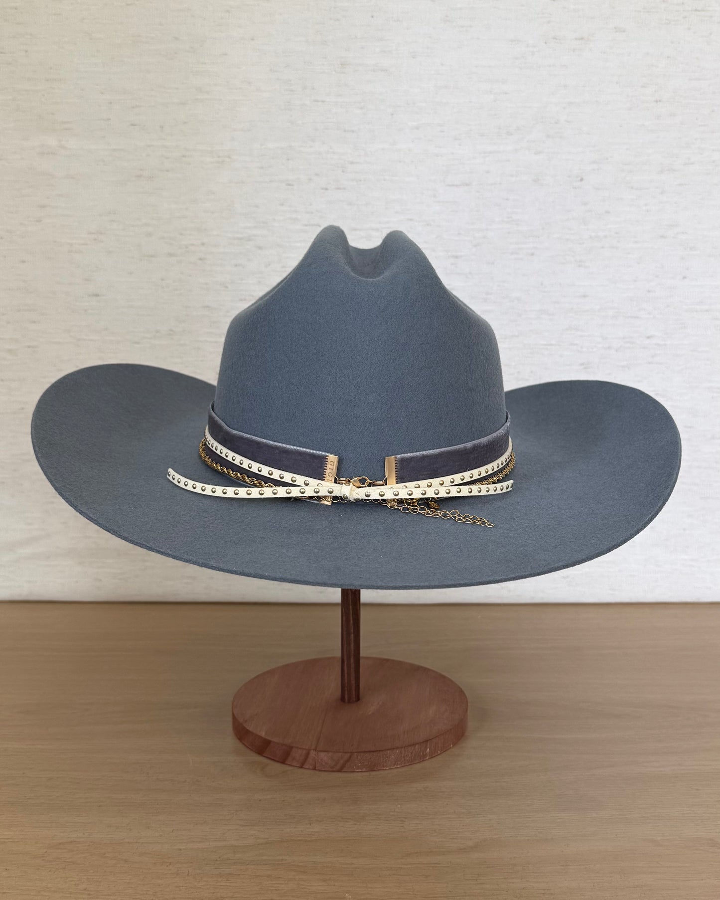 The Perfect Blue — Wool Cattleman with Velvet & Gold Chain Band (57cm)