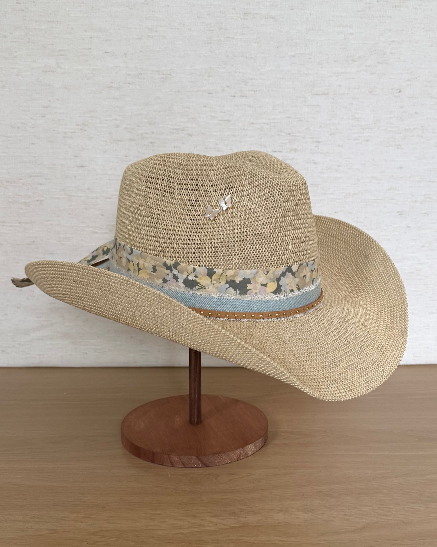 The Farmers Market Darling — Straw Hat with Floral Band & Butterfly Pins (OS)